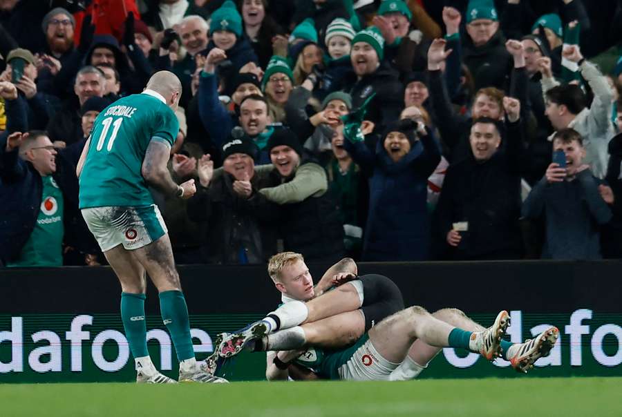 Ireland beat Wales 27-17 in the Six Nations on Friday evening