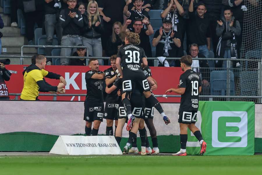 Sturm feiert ein Tor. Sturm feiert ein Tor.
