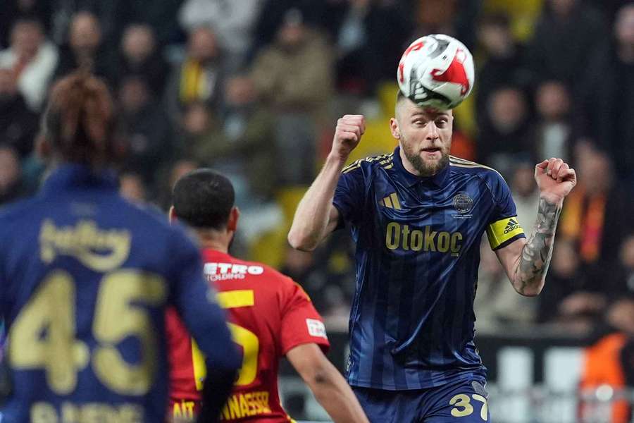 Milan Škriniar sa podľa tureckých médií boril s bolesťami a v polčase pre istotu striedal.