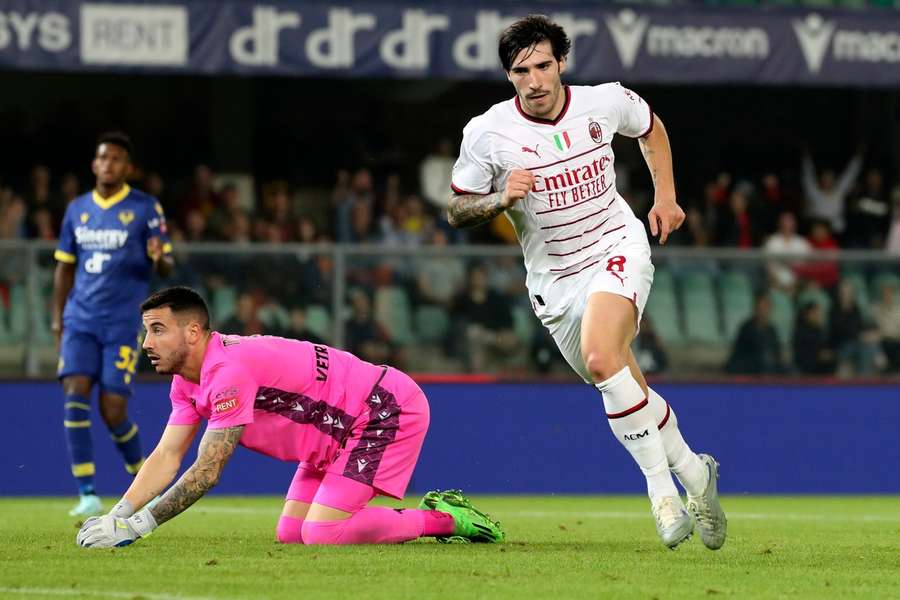 Tonali salva no fim, e Milan vence Verona fora de casa por 2 a 1