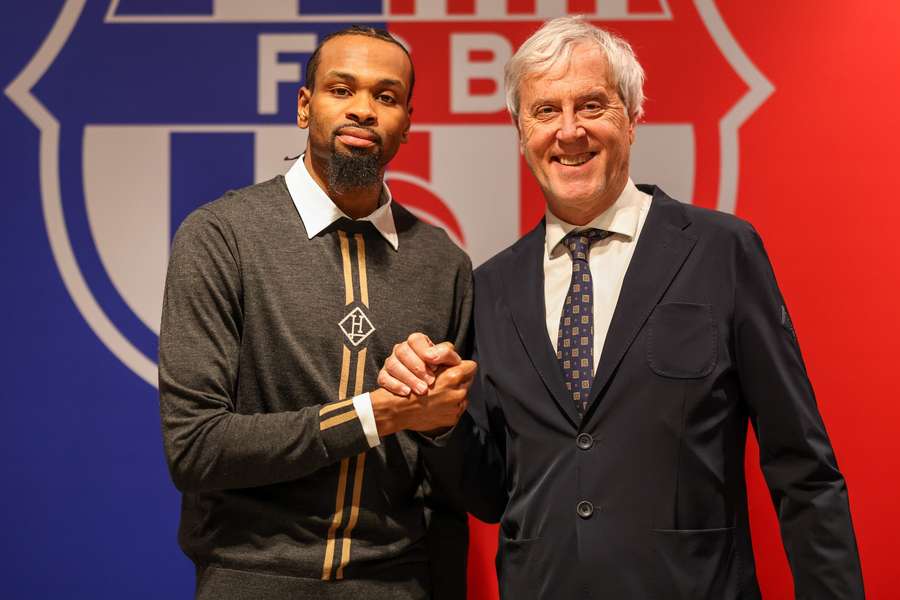 Kevin Punter, renovado