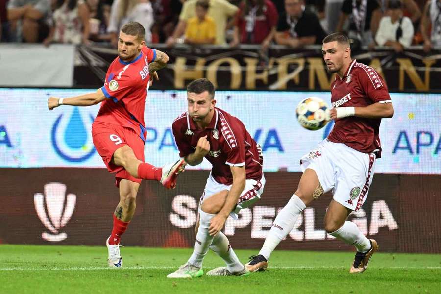 În meciul tur din luna august, desfășurat tot pe Arena Națională, Rapid și FCSB au încheiat la egalitate, 2-2