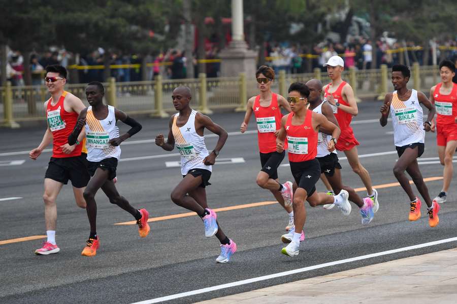 La media maratón de Pekín investiga la polémica victoria de un atleta chino