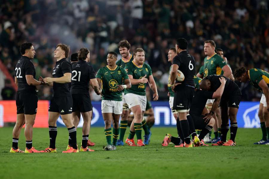 The All Blacks scored five tries to one for the Springboks The All Blacks scored five tries to one for the Springboks