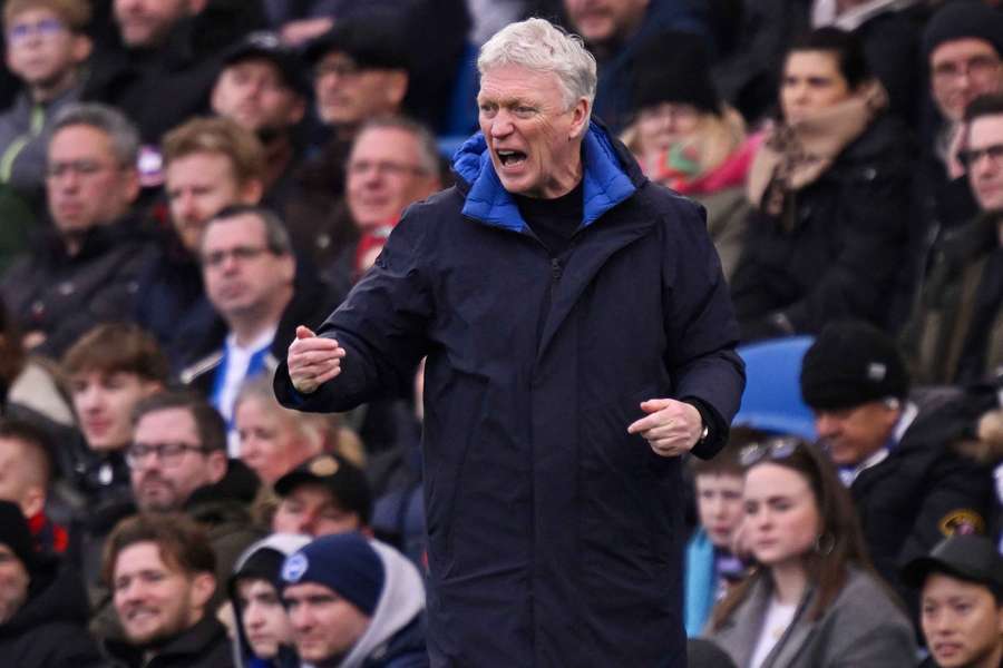 Everton boss Moyes slams ref: Book me again! But don't call me Pleaty! Everton boss Moyes slams ref: Book me again! But don't call me Pleaty!
