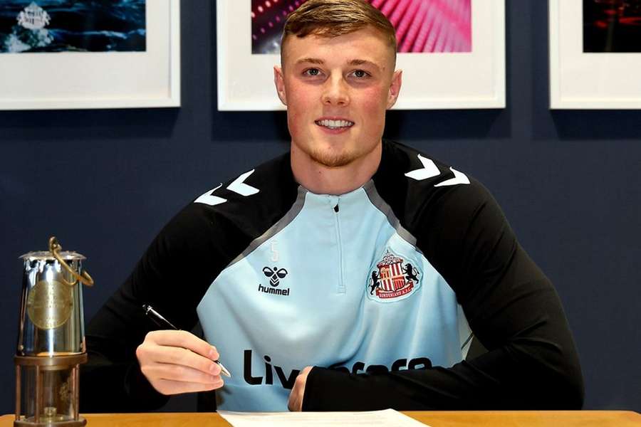 Ballard pens new Sunderland contrac
