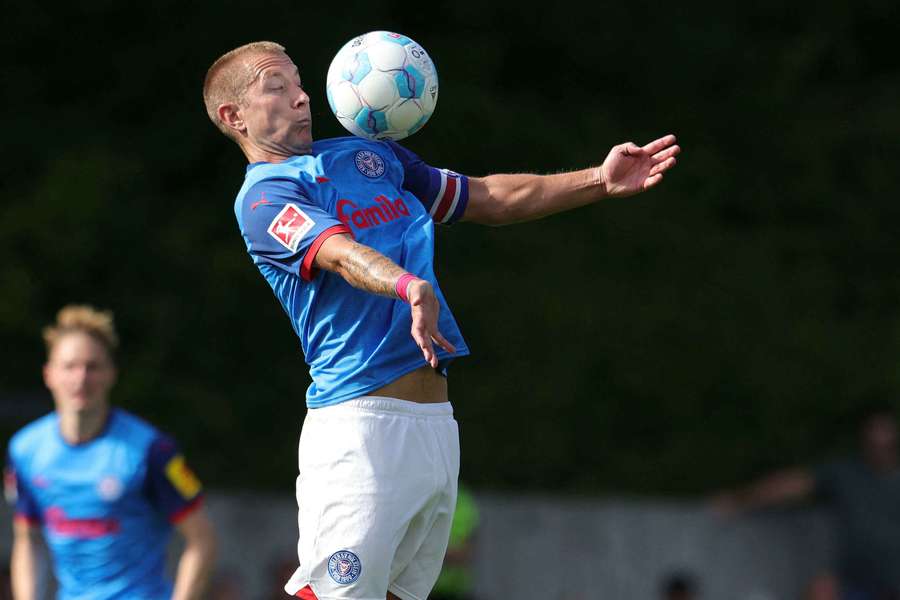 Lewis Holtby steigt mit Holstein Kiel am Samstag in die neue Bundesliga-Saison ein.