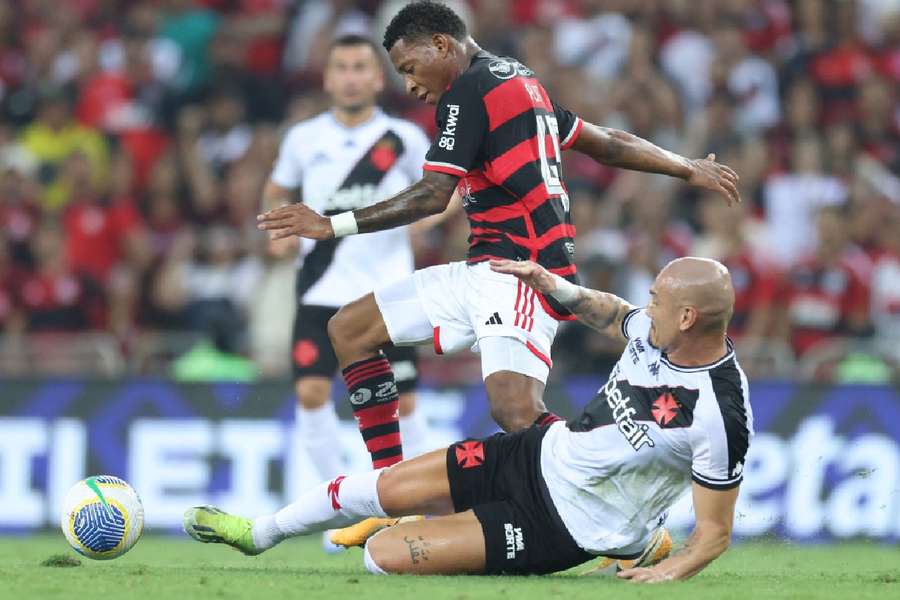 Gonzalo Plata no clássico entre Flamengo e Vasco, no Maracanã