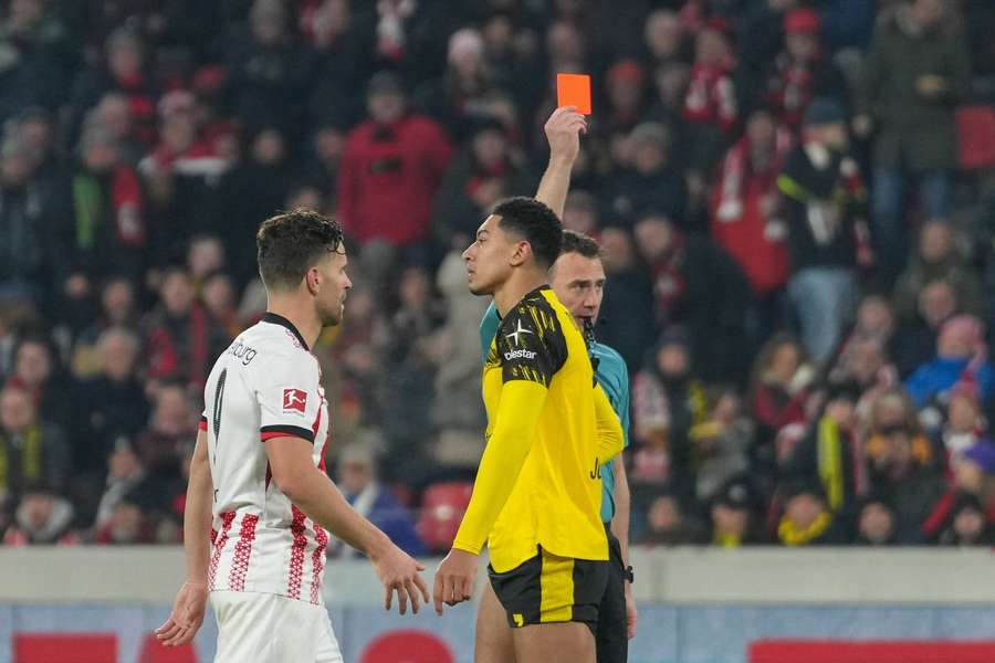 Jobe Bellingham akzeptierte den Platzverweis sofort. Jobe Bellingham akzeptierte den Platzverweis sofort.