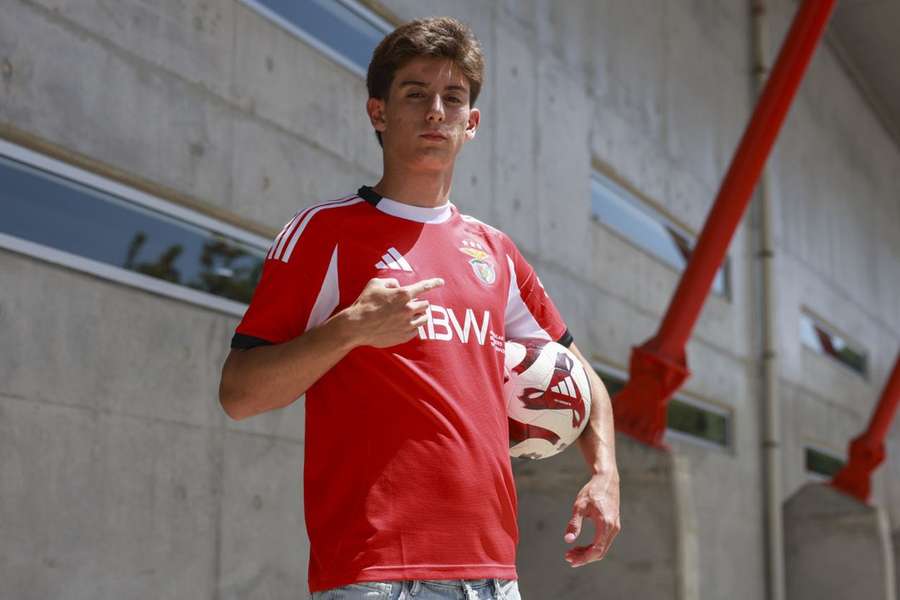 Tomás Pedrosa, central de 16 anos do Benfica Tomás Pedrosa, central de 16 anos do Benfica