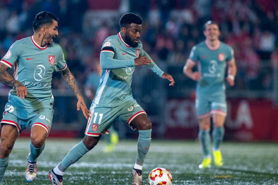 Lemar esteve em campo durante algum tempo