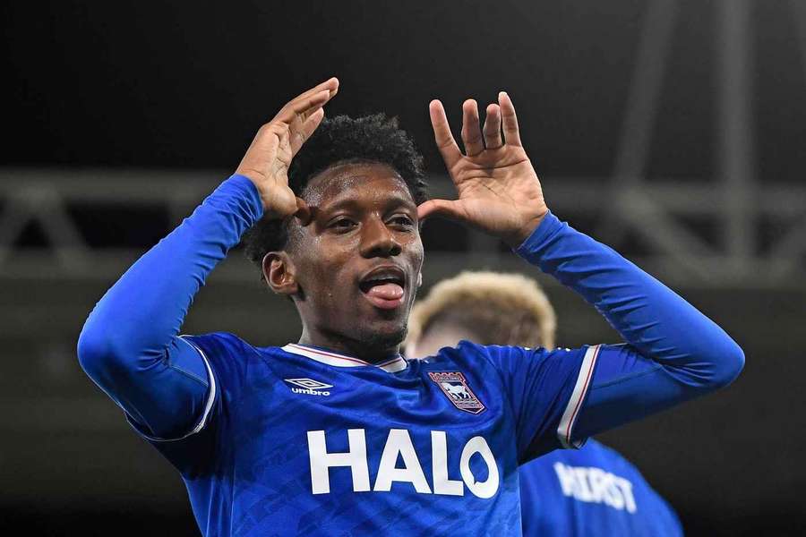 Philogene apontou o primeiro hat trick da carreira