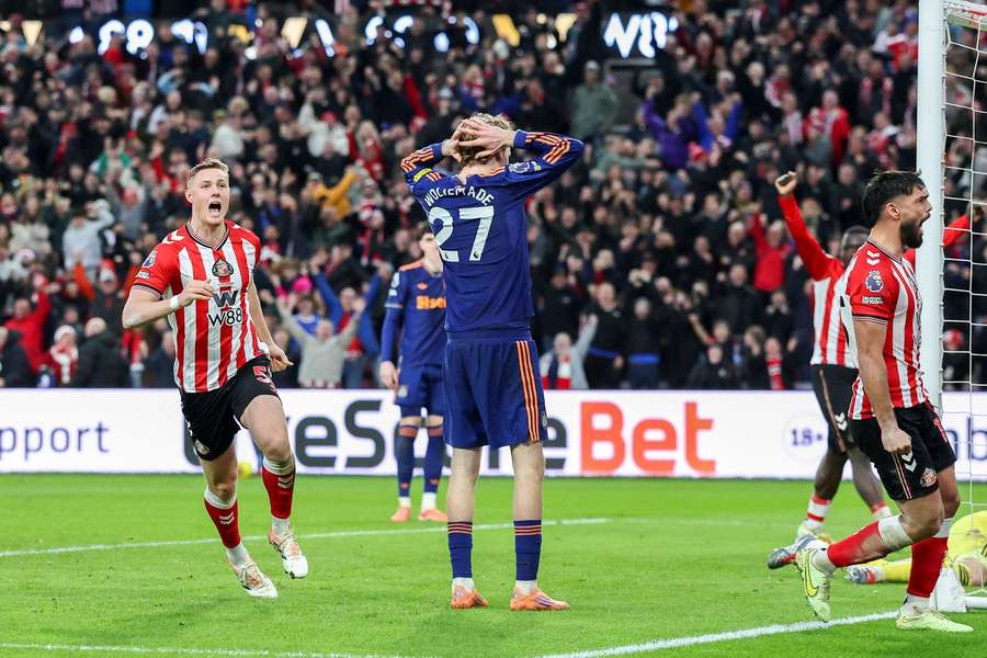 Vlastný gól Woltemadeho rozhodol prestížne derby. Vlastný gól Woltemadeho rozhodol prestížne derby.