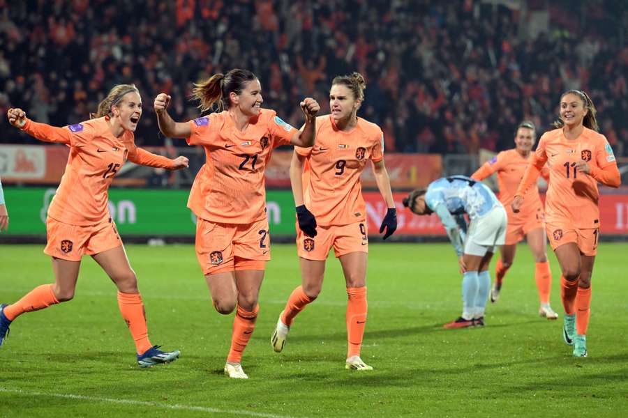 De Nederlandse voetbalsters spelen de finale of troostfinale van de Nations League op 28 februari in Heerenveen