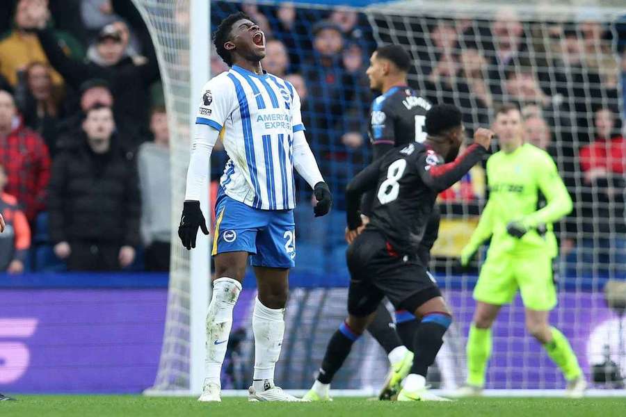 Brighton boss Hurzeler delivers Baleba update amid Man Utd pressure