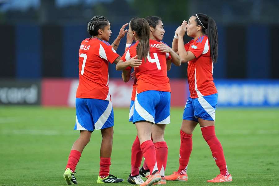 Chile vence en una gran segunda mitad