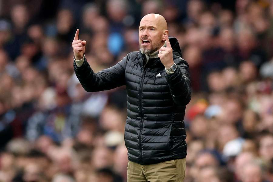 Erik ten Hag čeká s United na výhru už pět zápasů.