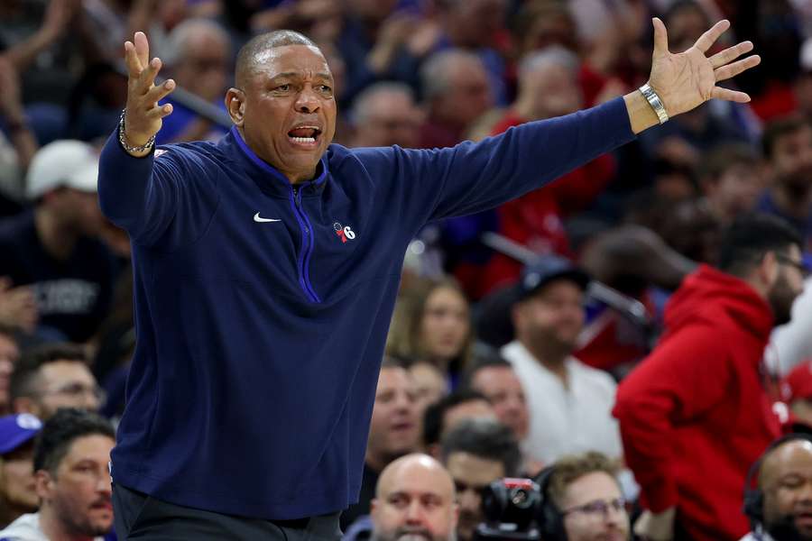 Antrenorul principal Doc Rivers a fost concediat de Philadelphia 76ers