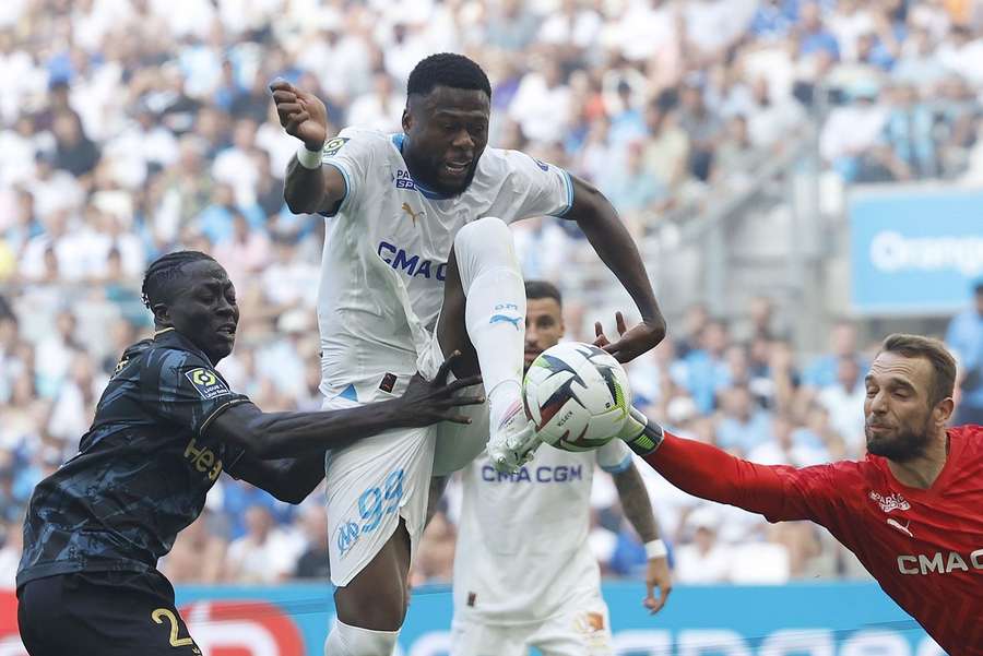 Pau López gana en su propia área contra el Reims en la 1ª jornada