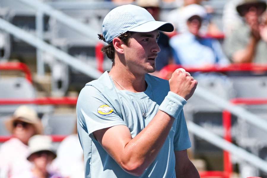 João Fonseca passou por Tsitsipas na 2.ª ronda em Montreal