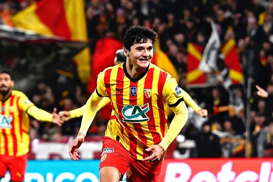 Khusanov é disputado por gigantes ingleses