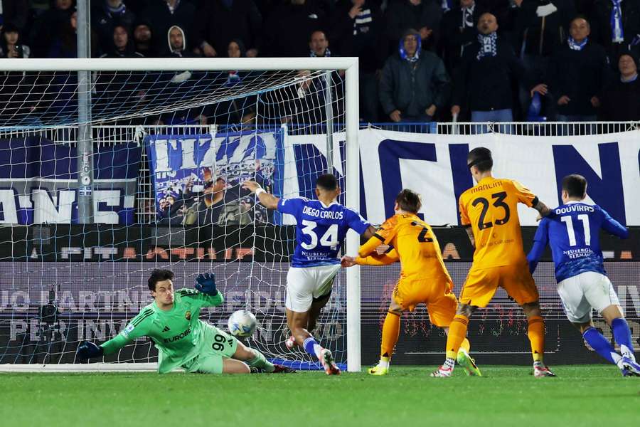 O momento do 2-1 de Diego Carlos O momento do 2-1 de Diego Carlos