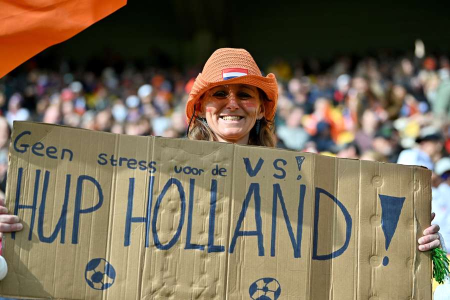 Slechts 381 Nederlandse supporters zijn er vooralsnog in geslaagd een kaartje te bemachtigen voor de kwartfinale van Oranje op het WK