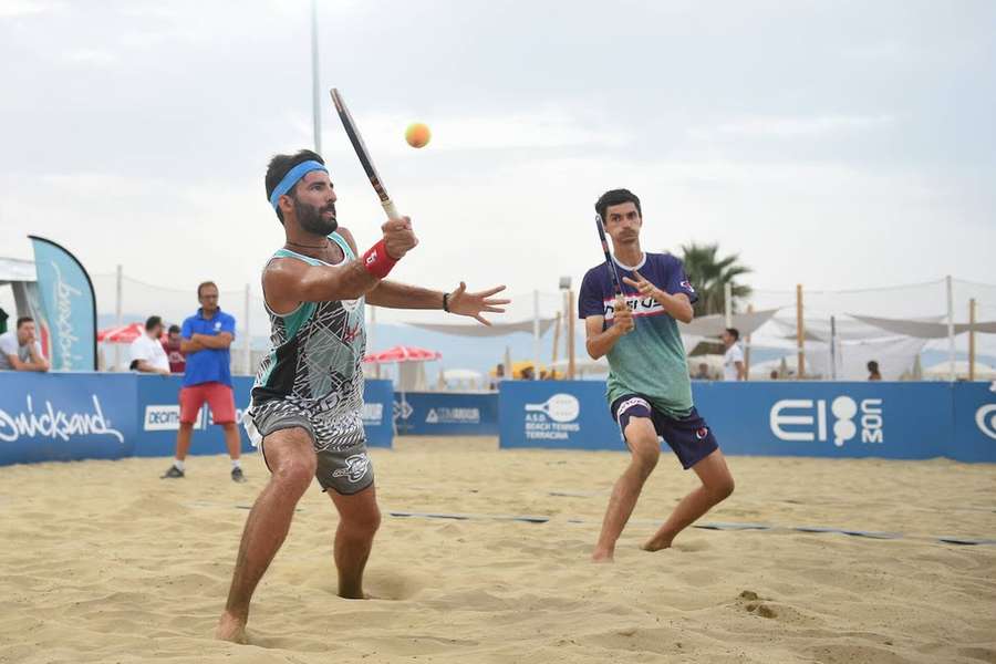 Um duelo de ténis de praia