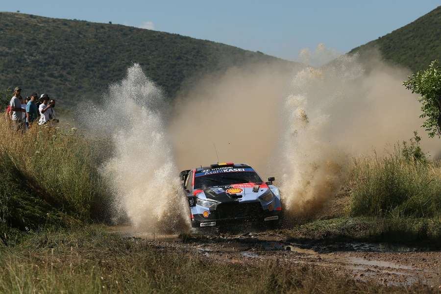 Neuville em ação Neuville em ação