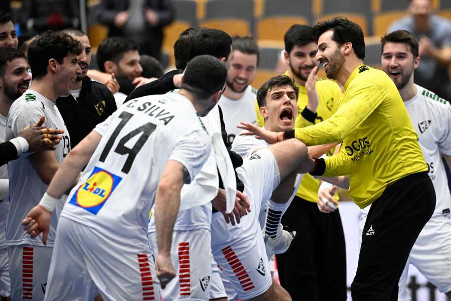 Os festejos da equipa das quinas após a vitória diante da Hungria