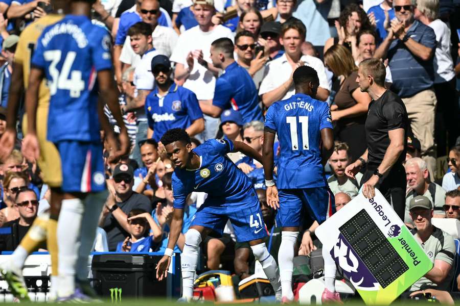 Estevão saiu do banco na partida com o Crystal Palace