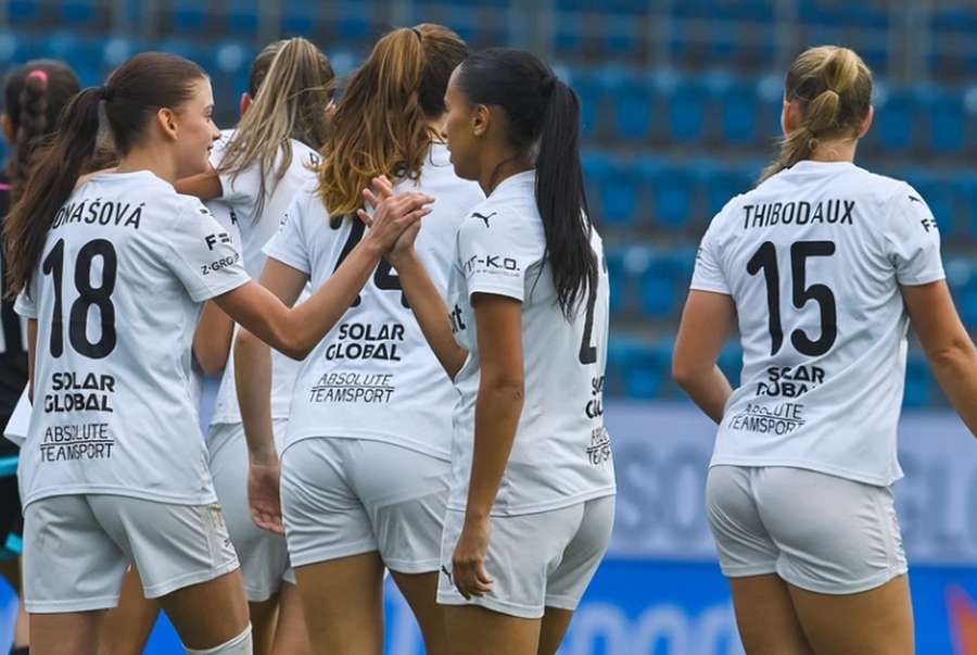 Fotbalistky Slovácka natáčel v šatnách a sprchách jejich kouč. ČAFH pro něj žádná doživotní trest. (ilustrační foto)
