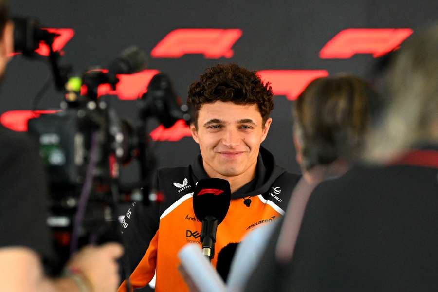 Lando Norris sorridente no Catar