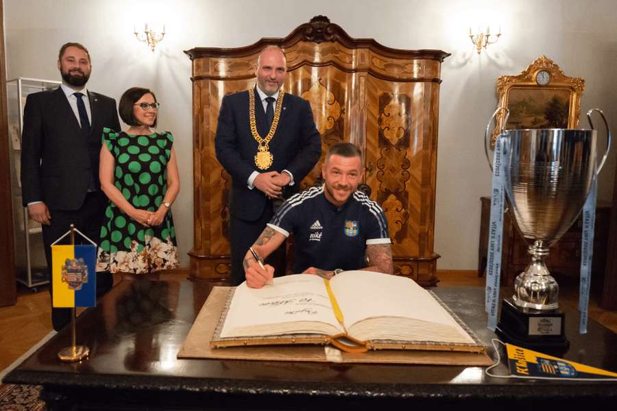 Košičania sa dočkali aj privítania od primátora. Košičania sa dočkali aj privítania od primátora.