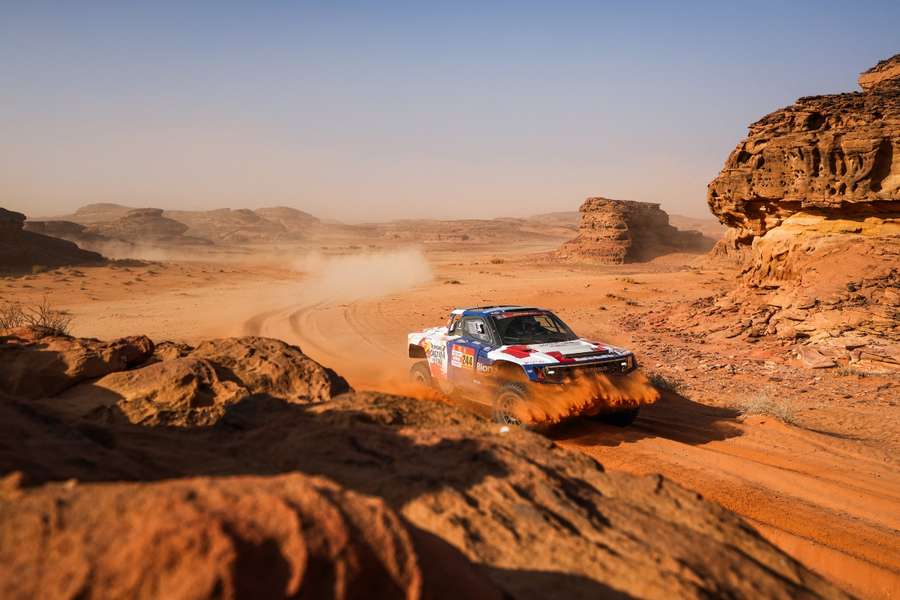 Jesús Calleja con su Santana