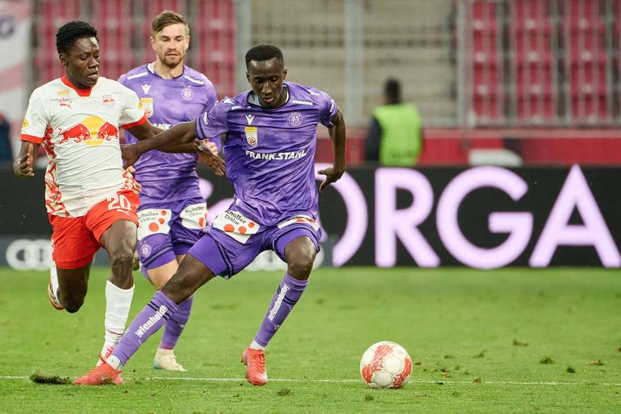 Abubakr Barry soll's gegen Salzburg richten.
