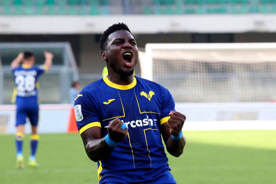L'esultanza di Daniel Mosquera dopo la sua doppietta nel derby veneto L'esultanza di Daniel Mosquera dopo la sua doppietta nel derby veneto