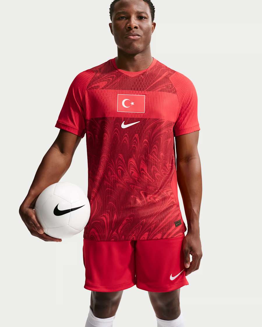 Uniforme titular turco Uniforme titular turco