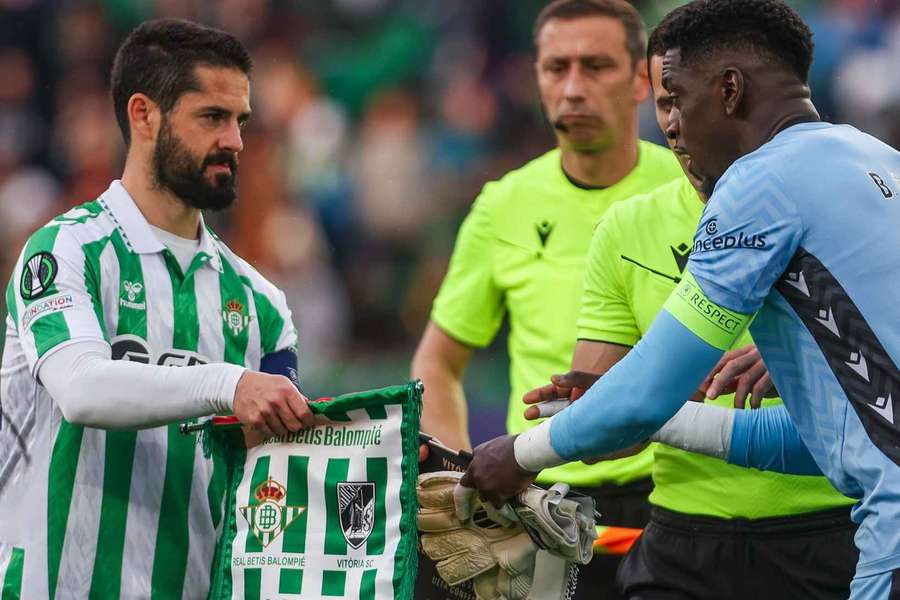 Isco e Bruno Varela, os capitães das duas equipas