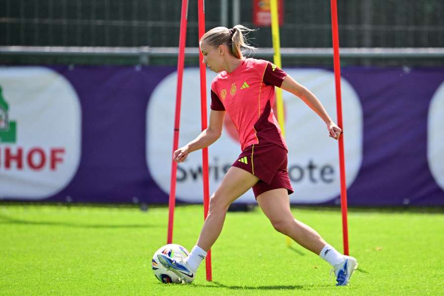 Elisa Senß im DFB-Training Elisa Senß im DFB-Training