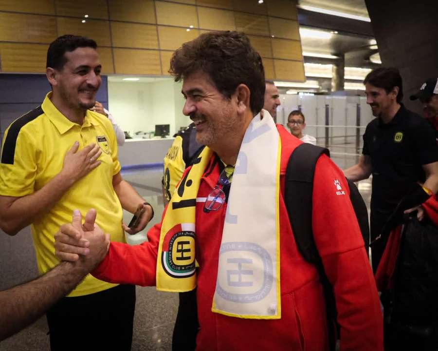 Ney Franco recebe o apoio dos torcedores do Al-Hussein na Jordânia