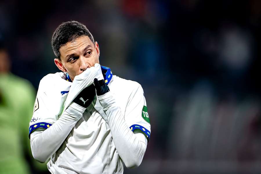 Mauro Junior, central do PSV, perturbado após o empate 3-3 em Nijmegen