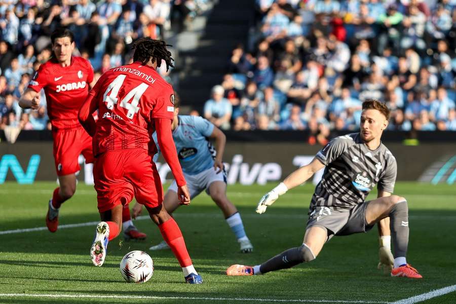 Ionuț Radu a încasat 6 goluri în dubla cu Freiburg din sferturile Europa League