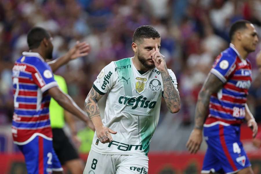 Palmeiras cede empate ao Bragantino e perde chance de assumir a ponta