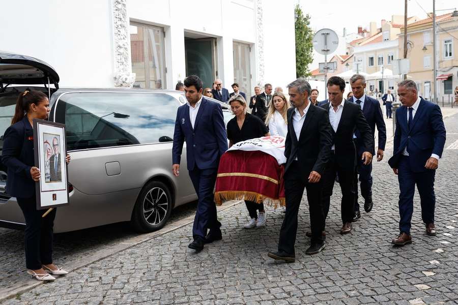 O caixão com o corpo do presidente do Comité Olímpico de Portugal, José Manuel Constantino