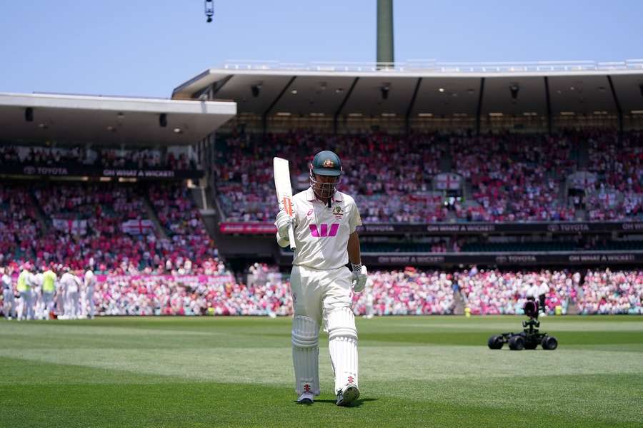Head leaves the field on day three