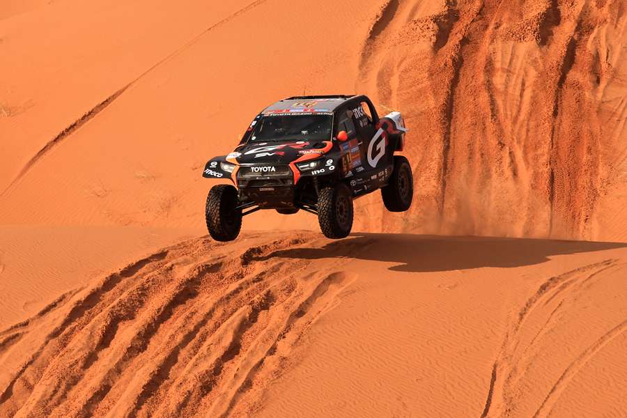 Henk Lategan aumenta su ventaja en el Dakar