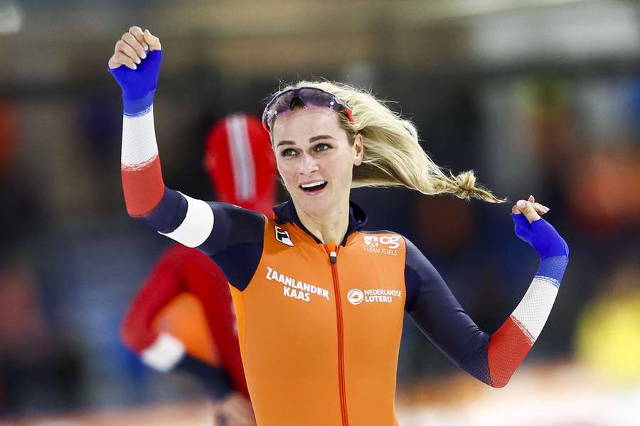 Schouten herstelt zich: nu met baanrecord in Thialf weer de beste op 3.000 meter