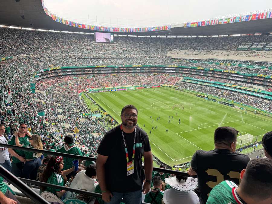 Presença em México e África do Sul, jogo que abriu a Copa no lendário Azteca