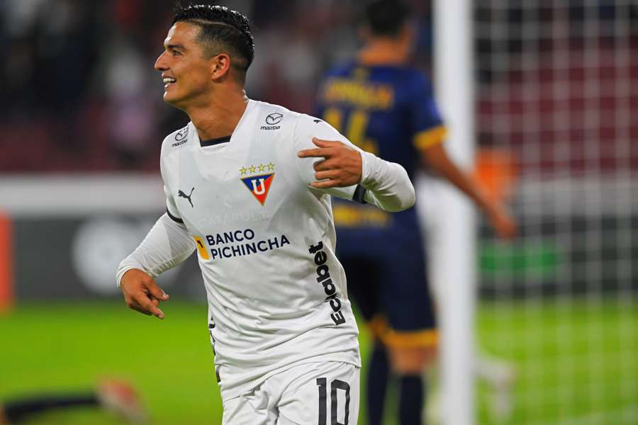 Alexander Alvarado celebra un gol con Liga de Quito.